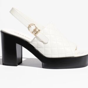 ♦️CHANEL Gorgeous signature authentic quilted leather sandals